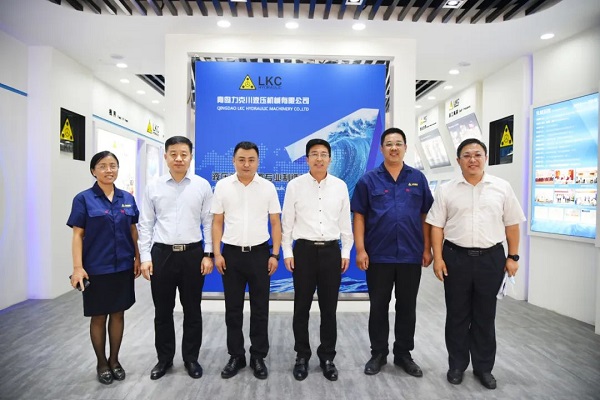 為高質量發展賦能！青島高新區李天傳主任至力克川液壓調研.jpg